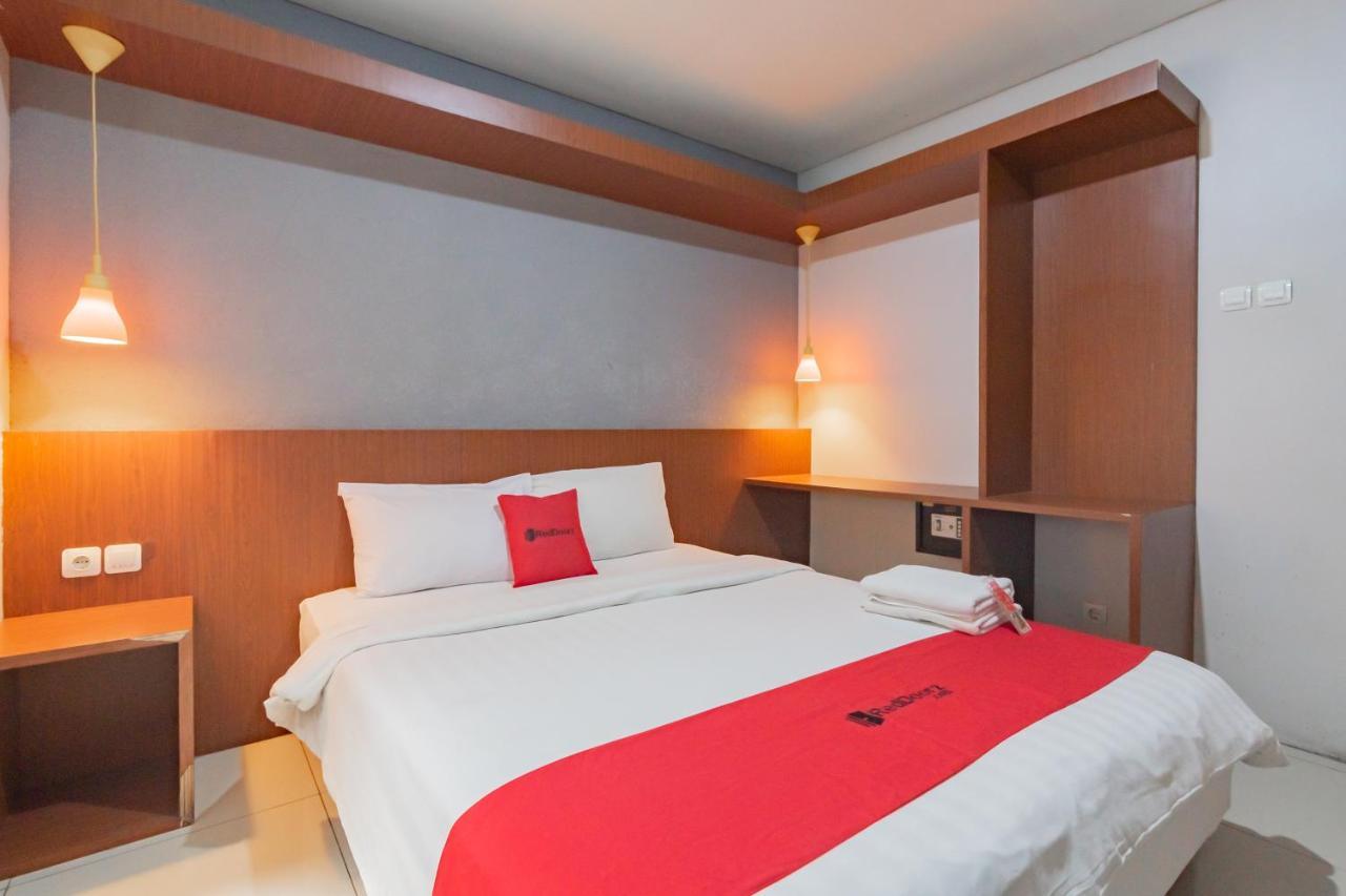 Reddoorz @ Dago Pojok 3 Hotel 3*